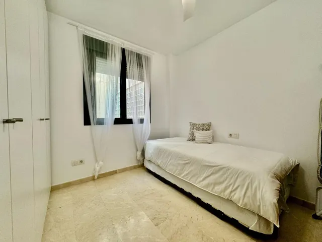 Piso en venta en Calle María de las Mercedes — 16