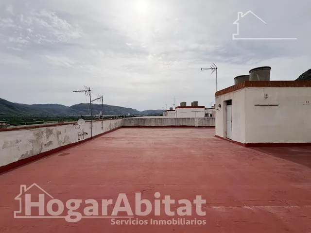 OPORTUNIDAD DE INVERSIÓN! EXTERIOR CON BALCÓN Y GARAJE — 42