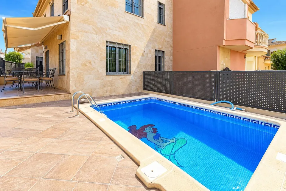 Espectacular chalet con piscina en orihuela centro