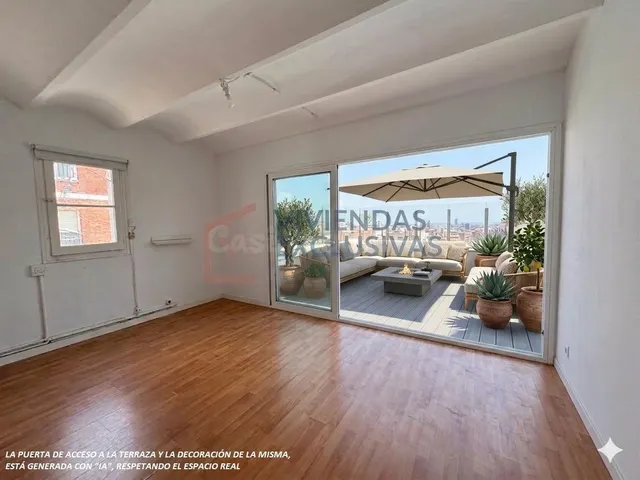 Ático con Terraza Privada de 50 m2: Historia y Potencial en  - foto 2