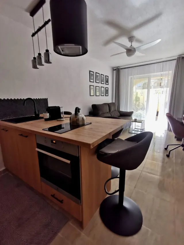 Piso en Torrevieja con dos terrazas y piscina — 2