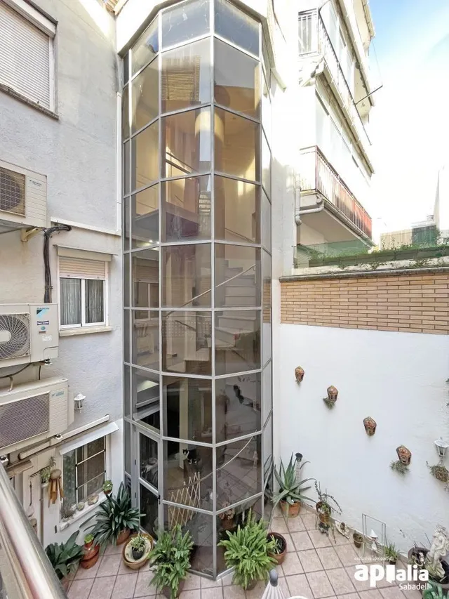 Magnífica casa en venta en Ca N'Oriach, Sabadell — 33