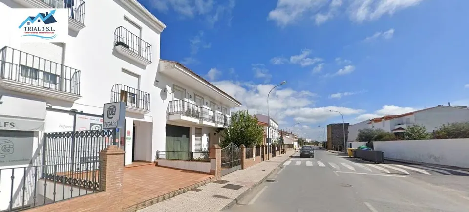 VENTA DE GARAJE EN LLERENA.