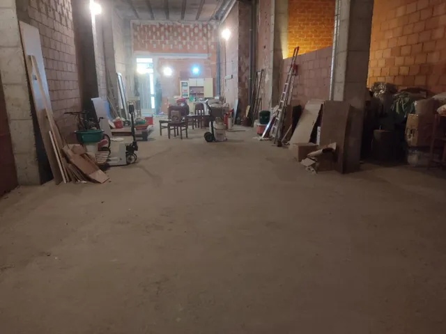 LOCAL COMERCIAL CON EXCELENTE UBICACIÓN — 3