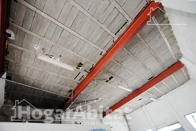 AMPLIO LOCAL COMERCIAL CON GARAJE — 9