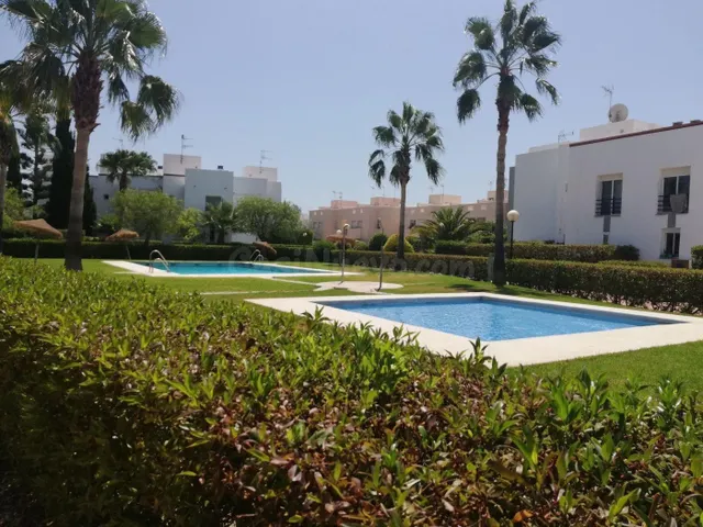 Piso de 2 dormitorio en primera linea en el Playazo - foto 3
