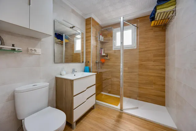 Apartamento reformado de 3 dormitorios y 2 baños a escasos 75 metros de la playa del acequión — 6