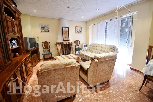 AMPLIO ADOSADO CON GARAJE, TERRAZA Y TRASTERO - foto 3