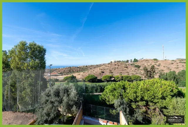 CHALET ADOSADO CON VISTAS AL CAMPO DE GOLF — 25