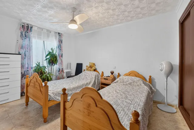 Amplio apartamento de 4 dormitorios a pocos pasos de la Playa del Acequión, Torrevieja — 16