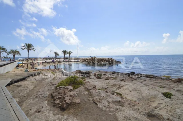 Se vende solar con proyectos y licencias de obra en Torrevieja, zona Habaneras — 18