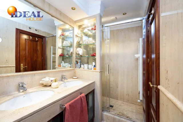 FANTASTICA CASA EN PLAZA DE LOS LOBOS — 44