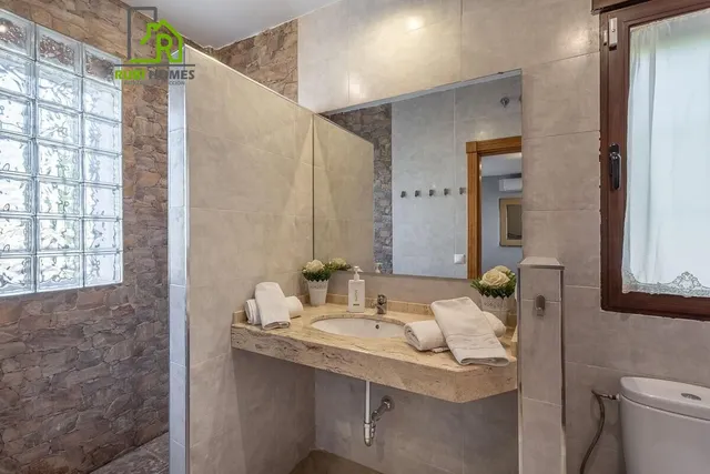 Chalet independiente con pozo propio y placas solares — 17