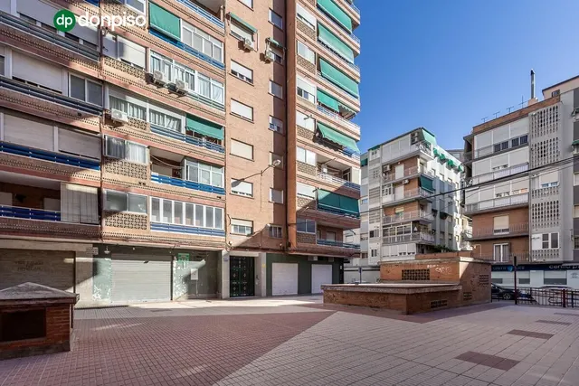 PISO REFORMADO JUNTO AVENIDA CADIZ — 33