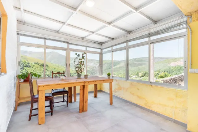 CASA CON CUADRA, QUESERÍA Y TERRENOS AGRARIOS EN TORMALEO (I - foto 2