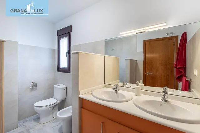 Amplia casa de 182 m2 con patio, gran sótano y a menos de 5 minutos del metro — 19