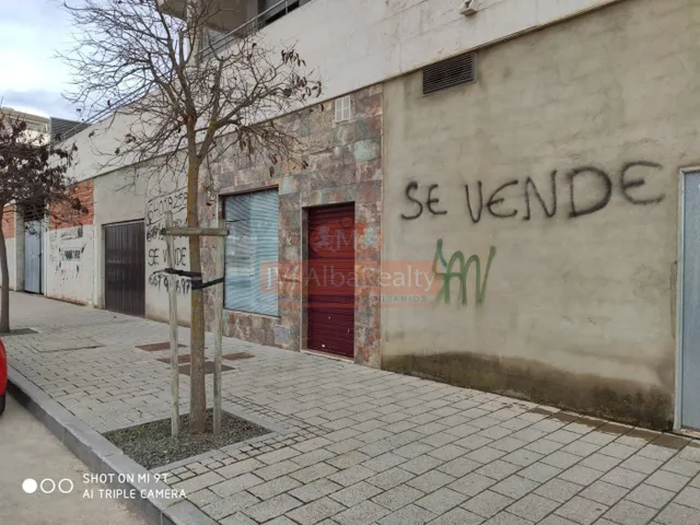 SE VENDE LOCAL DE 184M EN ZONA CAMPUS. — 3