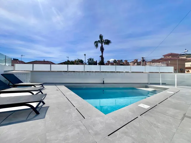Villa de 5 dormitorios y 4 baños en San Miguel de Salinas (Alicante) — 50