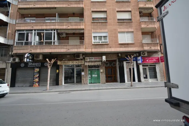 Local comercial en Orihuela cerca de la Glorieta Gabriel Mir