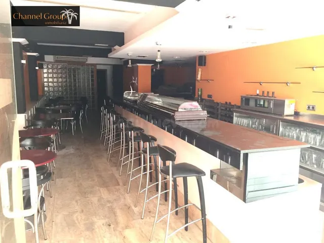 SE VENDE O TRASPASA BAR — 5
