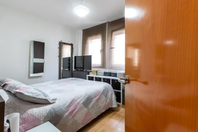 2 HABITACIONS PER ENTRAR A VIURE, MOLT CENTRIC — 20