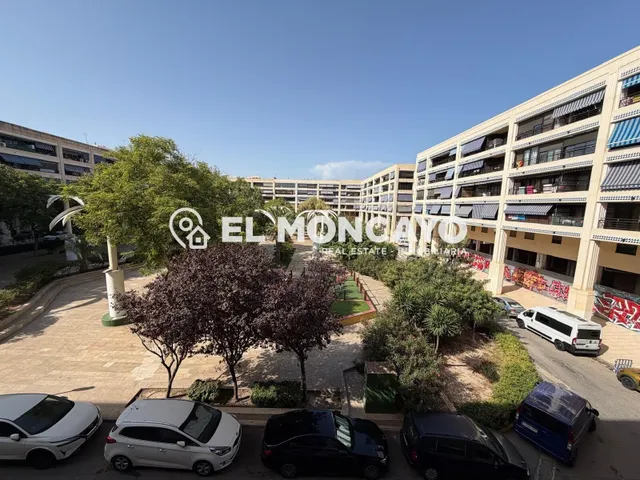 Fantástico apartamento de tres dormitorios a tan solo 300m de las playas de Guardamar del Segura, Alicante — 7