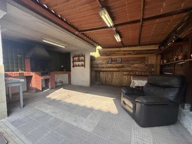 Casa con vistas, amplio espacio exterior y múltiples posibilidades en Mas Milà, Olivella — 28