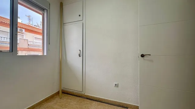 Apartamento luminoso 2 hab 1 baño en zona residencial Torrevieja — 4