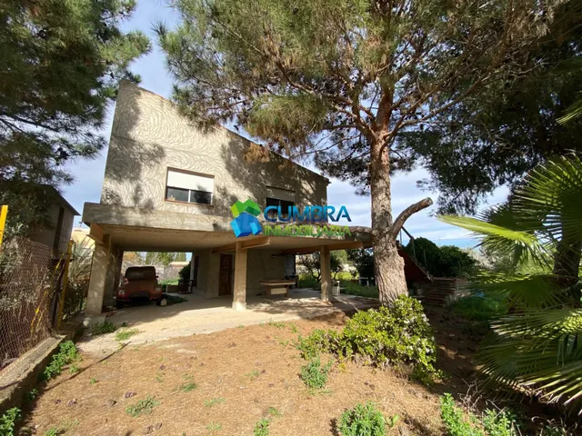 Finca rústica con vivienda a reformar en el Paraje de Torreg