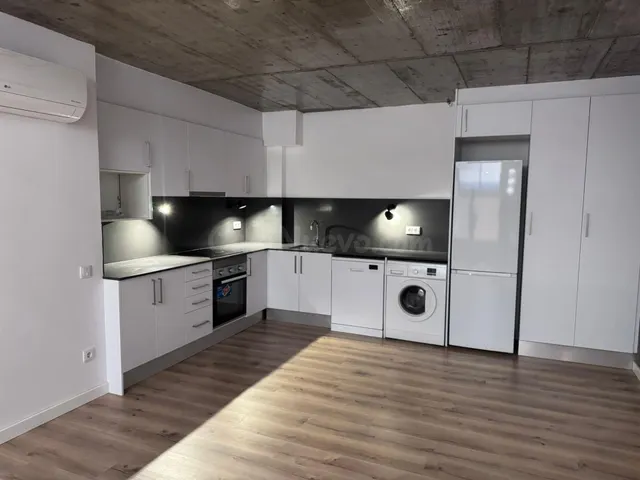Oportunidad única en Esplugues de Llobregat: local con diseñ