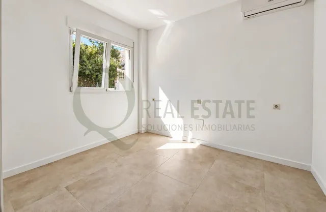 Chalet independiente con jardín y amplias terrazas en Lanuza, El Campello. — 21