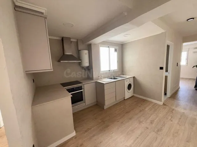 Exclusivo Ático Reformado con Terraza de 25 m2 en la misma A - foto 2