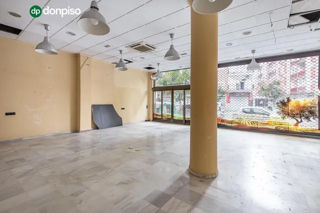 LOCAL COMERCIAL EN ARABIAL JUNTO HIPERCOR — 7