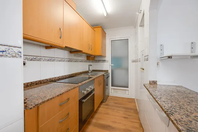 Apartamento 2 dormitorios con parking y piscina comunitaria en Torrevieja — 9