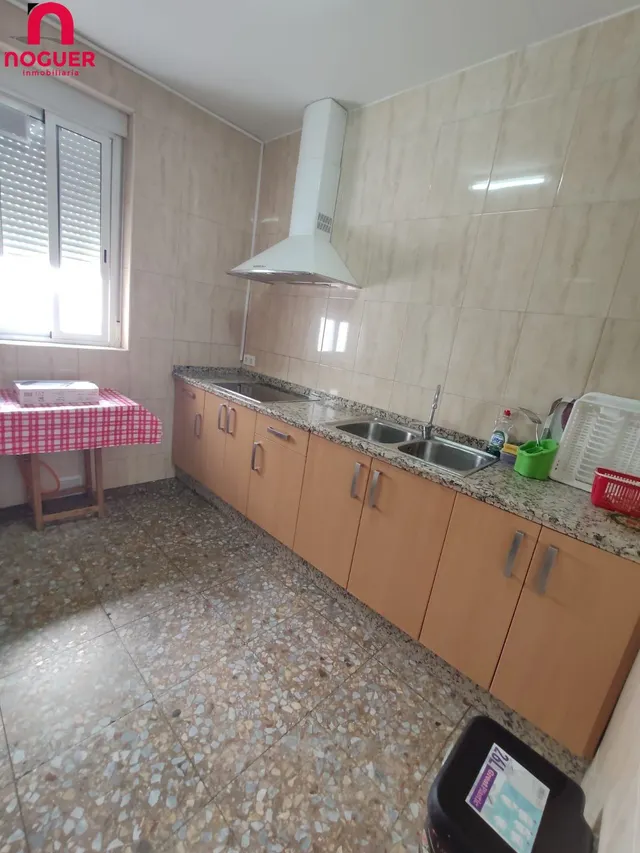 SE ALQUILA habitación  EN PISO COMPARTIDO JUNTO A LA AVENIDA REPUBLICA ARGENTINA — 2