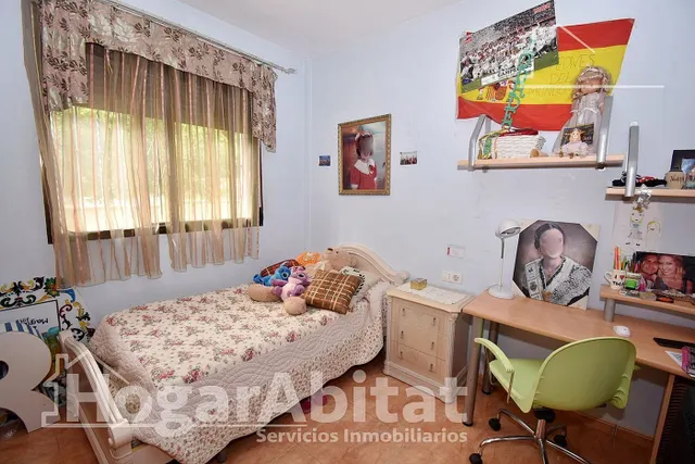 CHALET SEMINUEVO CON GARAJE, PISCINA Y AMPLIA PARCELA — 30
