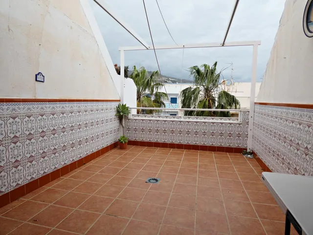 GRAN PISAZO AL LADO DEL MAR — 29