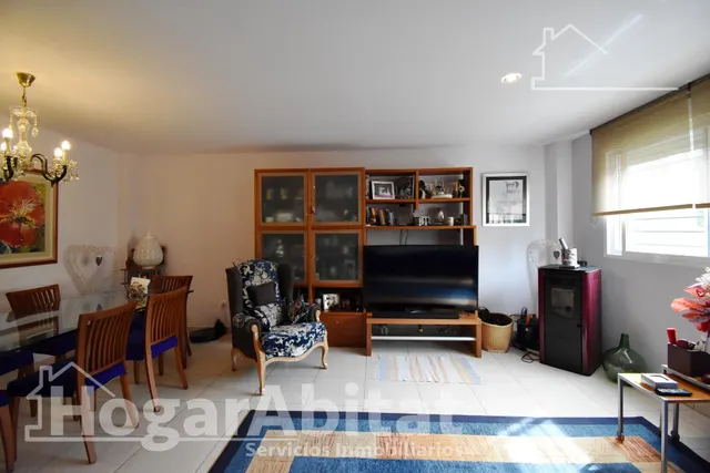 PRECIOSO ADOSADO EN URBANIZACIÓN CON PISCINA, GARAJE Y TERRAZA — 10
