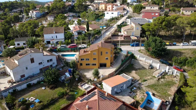 CASA FAMILIAR CON PISCINA, PRIVACIDAD Y ESPECTACULARES VISTAS A LA MONTAÑA EN LAS PALMERAS, CANYELLES — 39