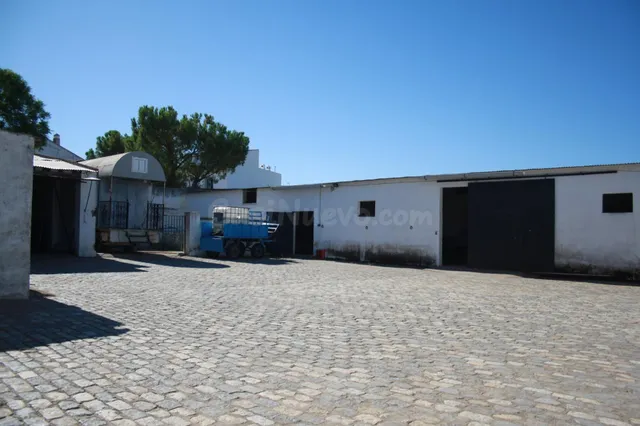 Magnifico terreno, para construir cocheras o viviendas en Se - foto 3