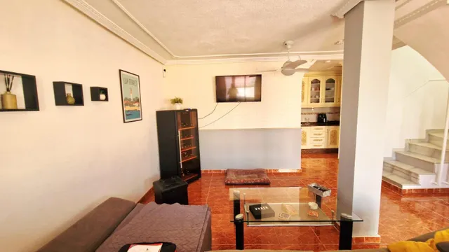 CHALET ADOSADO DE ESQUINA TOTALMENTE REFORMADO CON JARDÍN Y SOLÁRIUM — 10