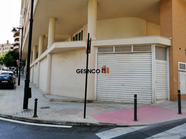 LOCAL COMERCIAL A ESTRENAR — 2