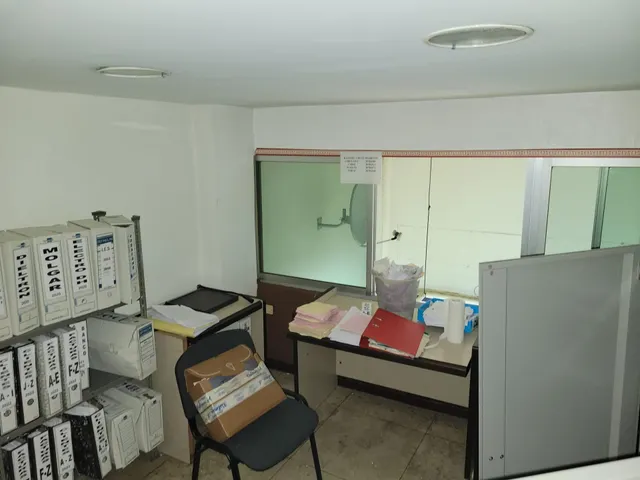 ¡Oportunidad de Inversión Única! Local Comercial en Venta con Gran Potencial de Transformación — 12