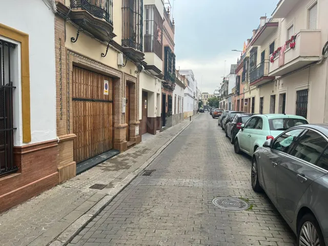 SE ALQUILA GARAJE PARA COCHE PEQUEÑO Y TRASTERO - foto 3