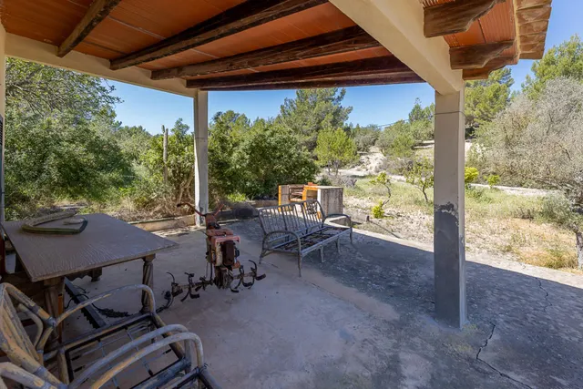 SE VENDE FANTASTICA FINCA RÚSTICA CON 35.000M2 DE TERRENO EN CALVIÀ — 42