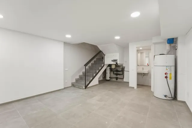 Vivienda reformada a estrenar con 3 estancias, terraza privada y espacio polivalente en Badalona — 26