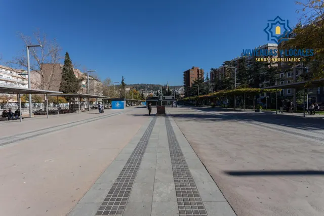 Local comercial en venta en calle agustina de aragón — 23