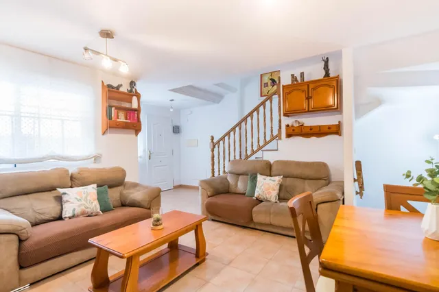 Dúplex amplio de 5 dormitorios con patio, terraza y buhardilla en San José de la Montaña — 11