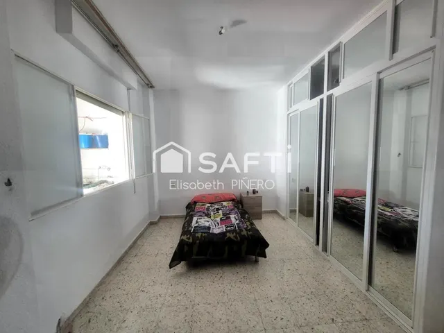 ¡Totalmente amueblado! Espacioso piso de 4 dorm. con gran terraza y lavadero en el centro de Montijo – ¡Todo exterior! — 9