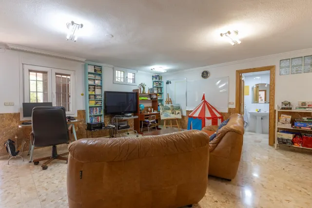 ESPECTACULAR CASA CON PISCINA EN LAS GABIAS — 48